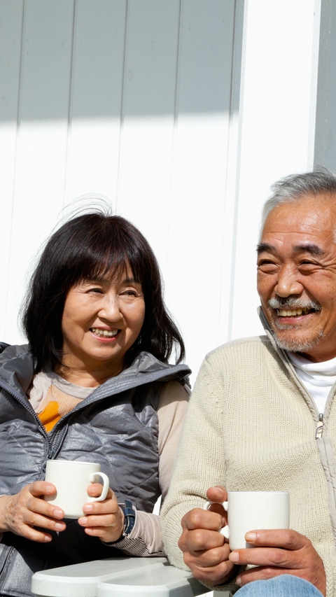 Elderly couple drinking coffee